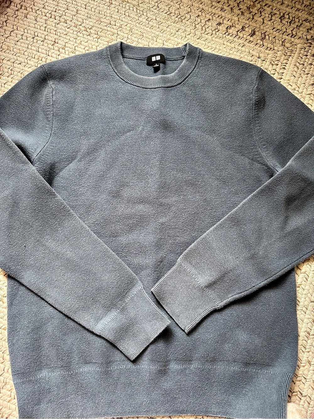 Uniqlo Crewneck Sweater in Gray Size Small